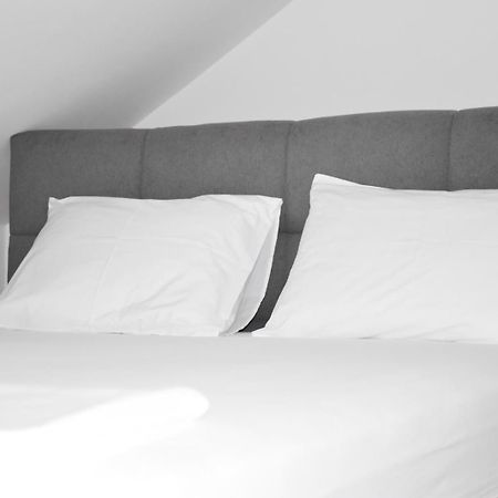 Apartman Lucana Apartment ตรีบูนย์ ภายนอก รูปภาพ