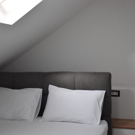 Apartman Lucana Apartment ตรีบูนย์ ภายนอก รูปภาพ