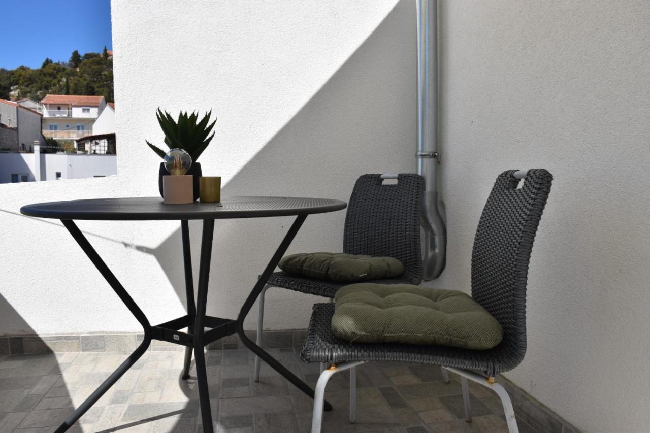 Apartman Lucana Apartment ตรีบูนย์ ภายนอก รูปภาพ
