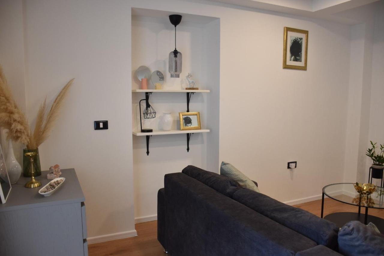 Apartman Lucana Apartment ตรีบูนย์ ภายนอก รูปภาพ
