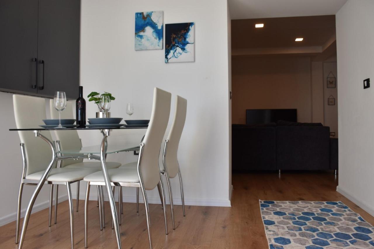 Apartman Lucana Apartment ตรีบูนย์ ภายนอก รูปภาพ