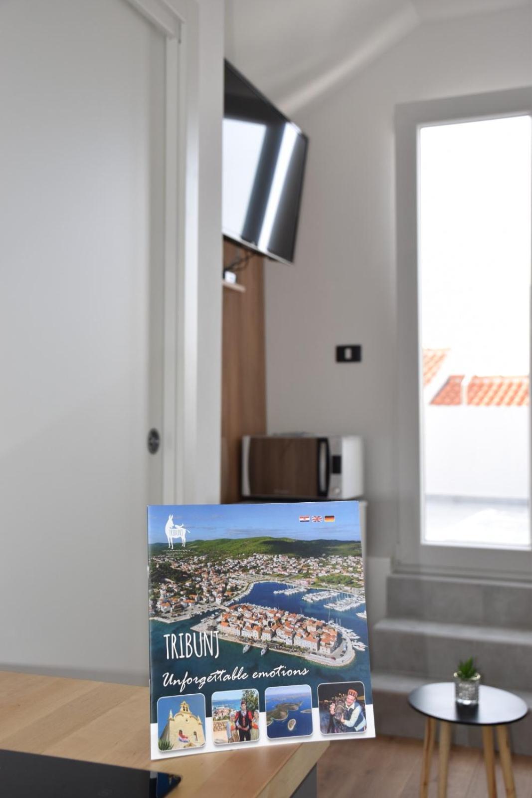 Apartman Lucana Apartment ตรีบูนย์ ภายนอก รูปภาพ