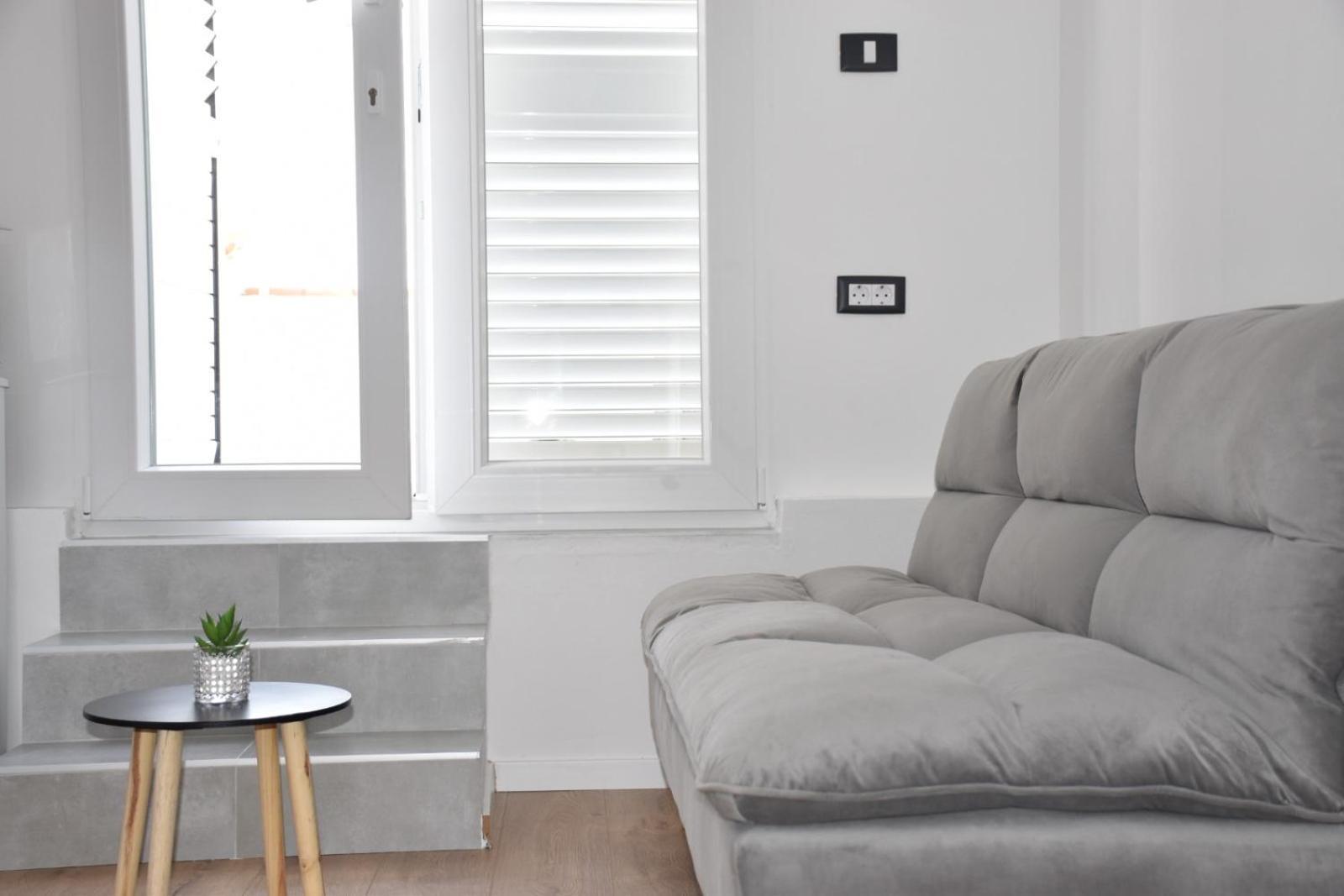 Apartman Lucana Apartment ตรีบูนย์ ภายนอก รูปภาพ