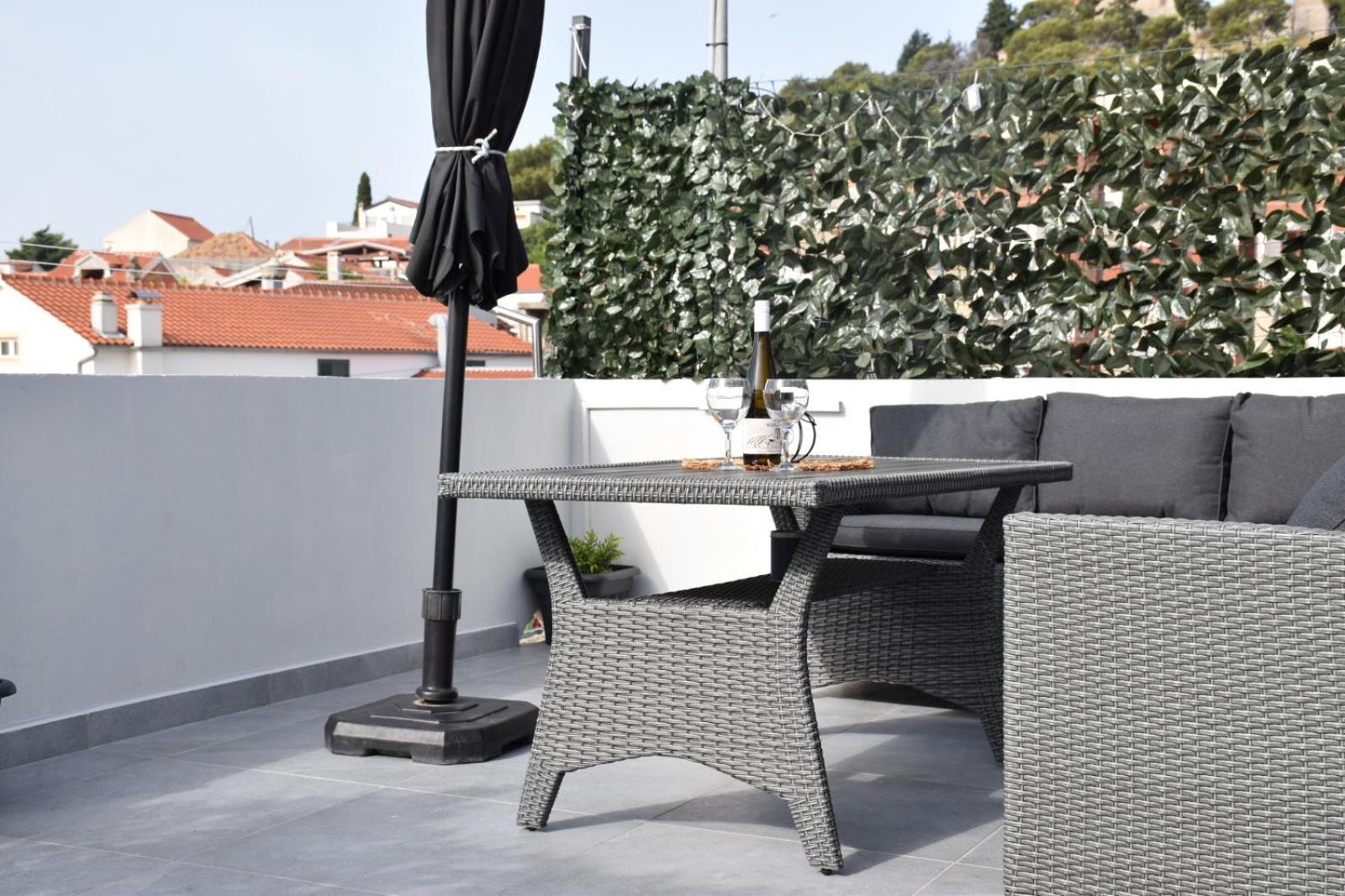 Apartman Lucana Apartment ตรีบูนย์ ภายนอก รูปภาพ