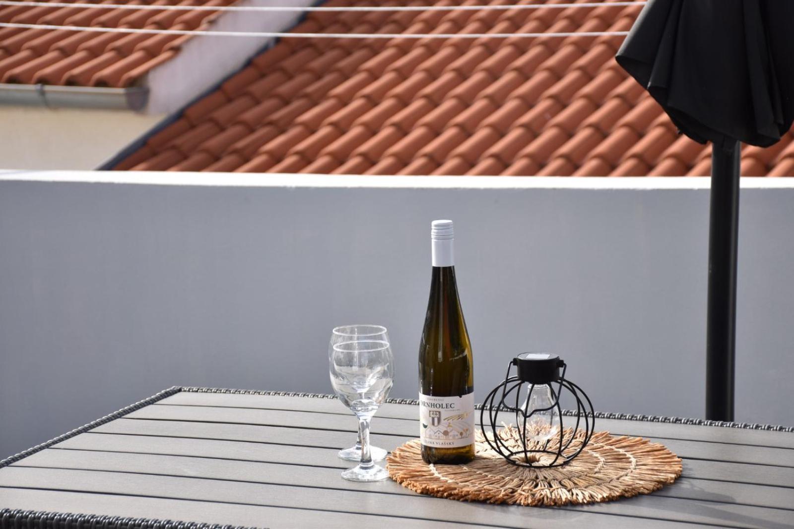 Apartman Lucana Apartment ตรีบูนย์ ภายนอก รูปภาพ